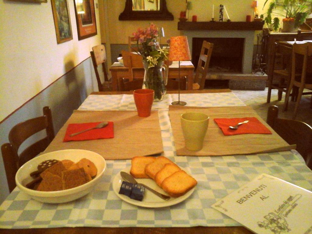 Il Cortiletto Dei Capperi Bed and Breakfast Gassino Torinese Exteriör bild